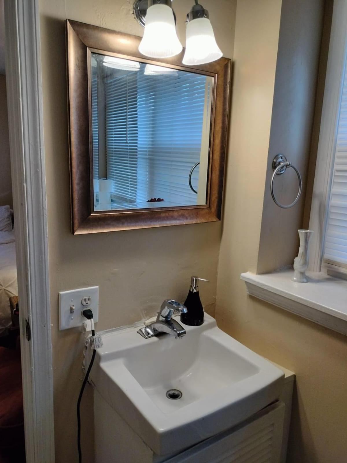 Stylish And Beautiful Condo 프레드릭 외부 사진