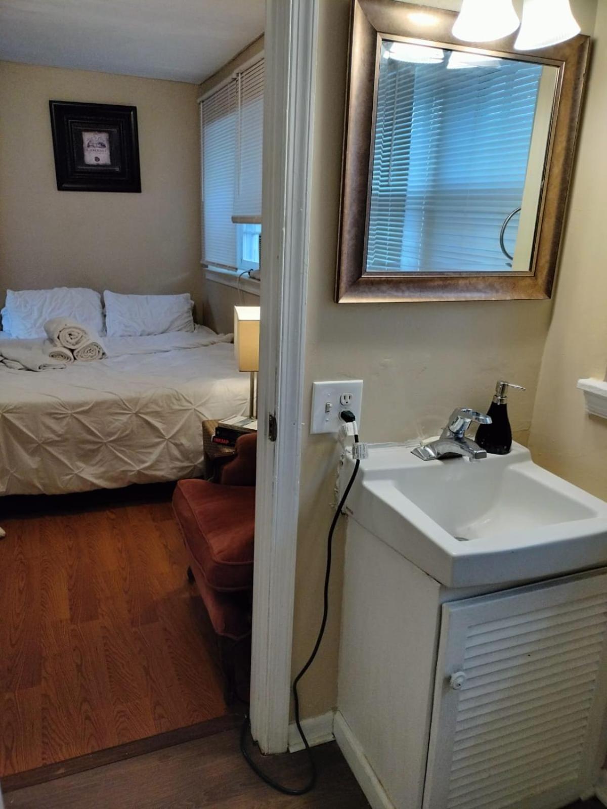 Stylish And Beautiful Condo 프레드릭 외부 사진